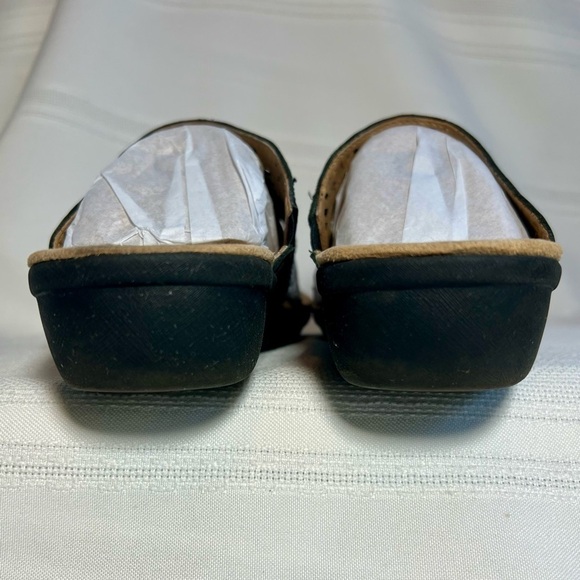 naturalizer N5 Comfort Wedge Sandals Flip Flops Tooled Pierced Blk Leather Sz 6 - Picture 8 of 13